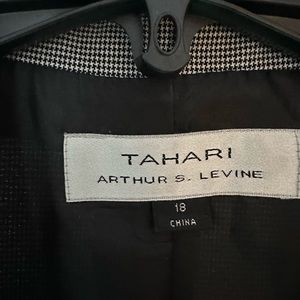 Tahari by Arthur Levine 2pc skirt suit